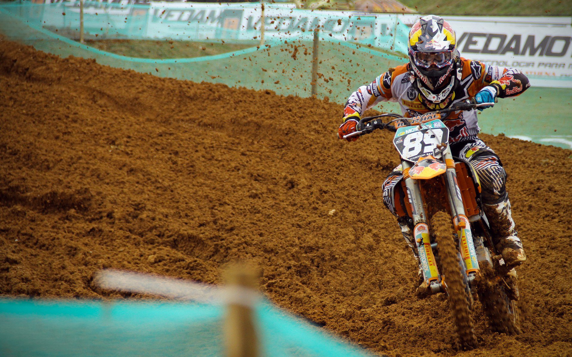 欧冠淘汰赛焦点战，马刺硬仗取胜鹈鹕