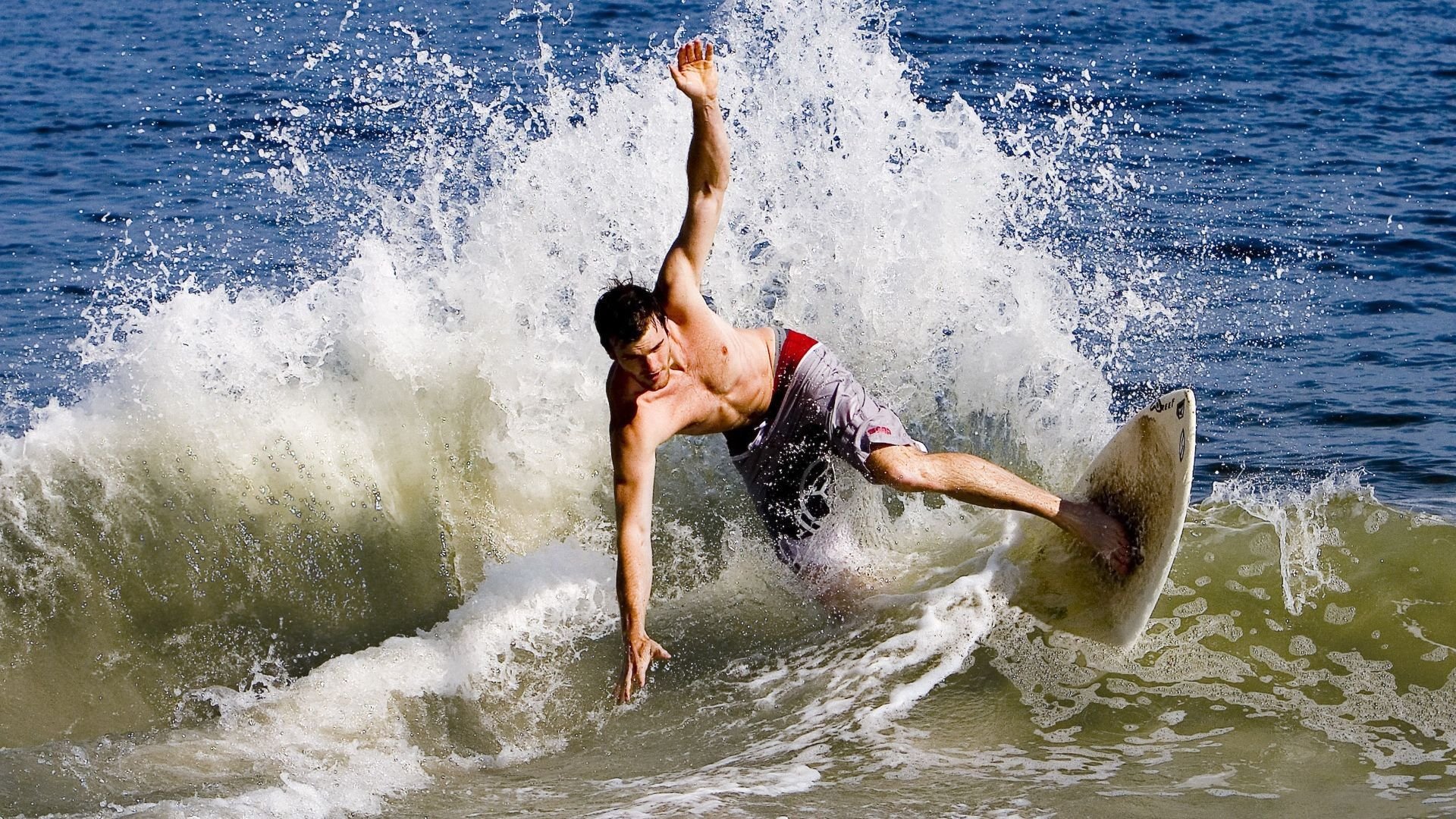 布克彻底打爆防线，奇才封锁快船，一场战术与意志的较量